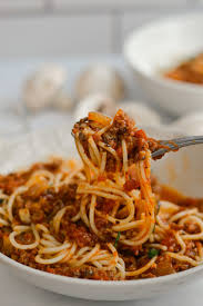 ماکارونی با سس گوشت و قارچ